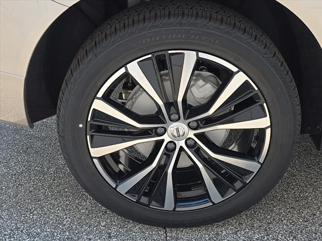 new 2025 Volvo XC60 car, priced at $60,415
