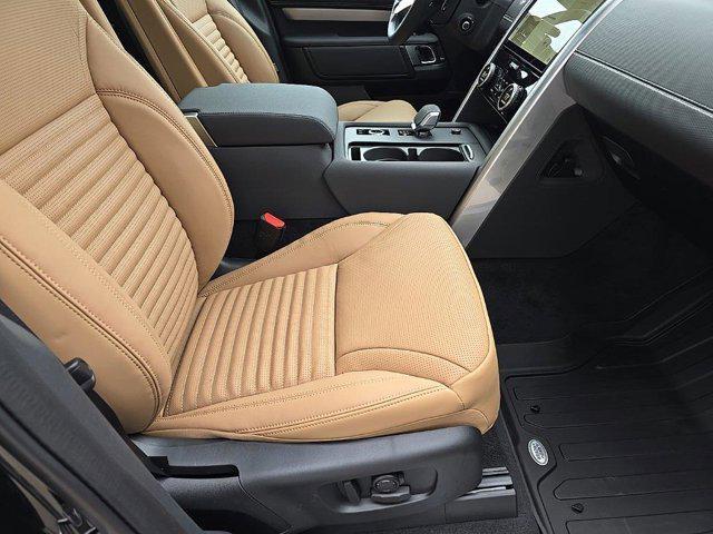new 2025 Land Rover Discovery car, priced at $79,918