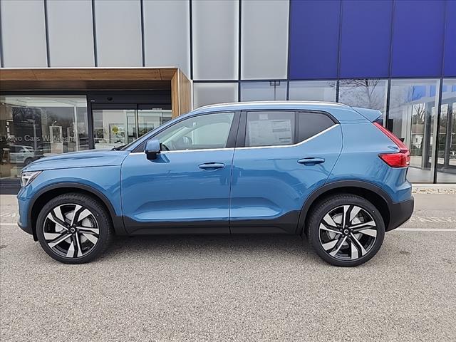 new 2025 Volvo XC40 car, priced at $50,025