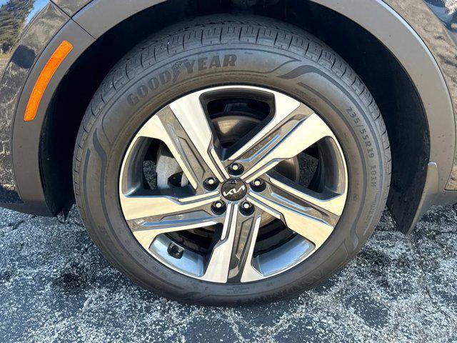 used 2022 Kia Sorento Plug-In Hybrid car, priced at $27,998