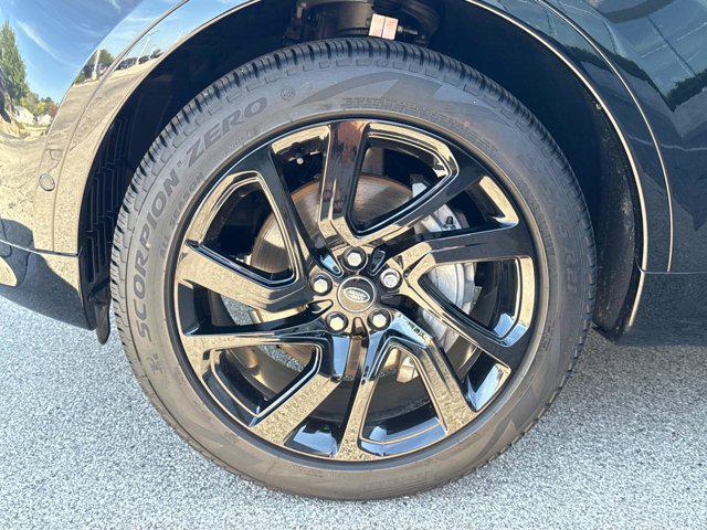 used 2025 Land Rover Discovery car, priced at $62,418