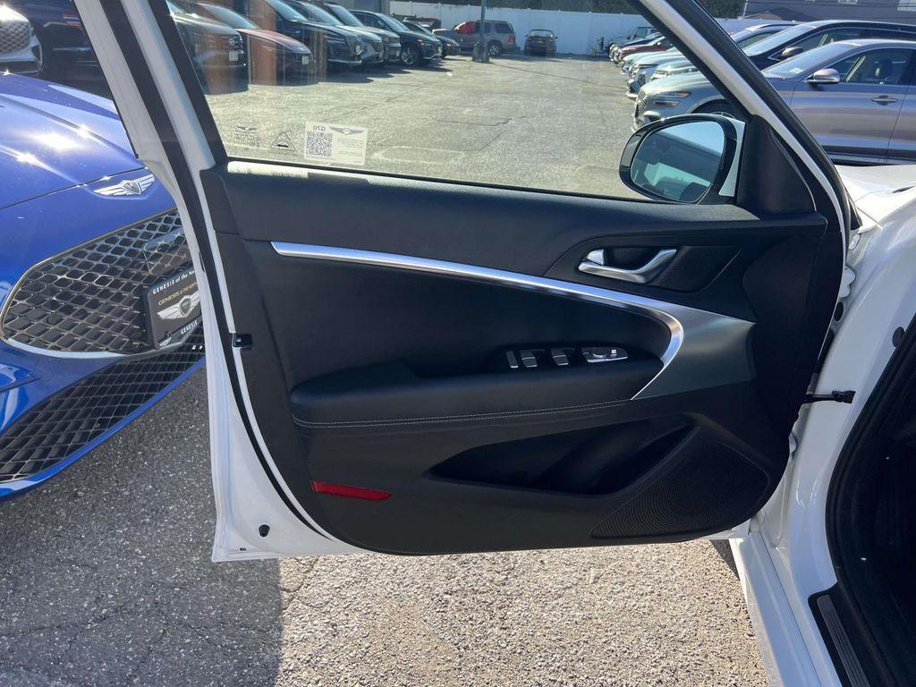 used 2025 Genesis G70 car