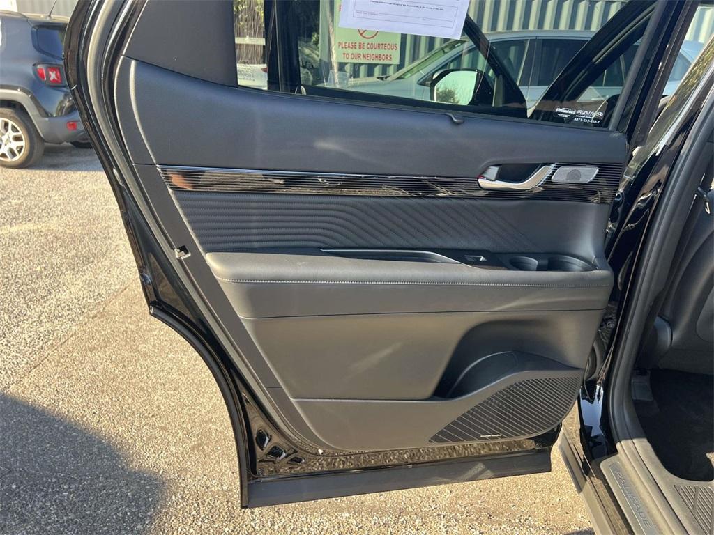 used 2025 Hyundai Palisade car, priced at $45,270