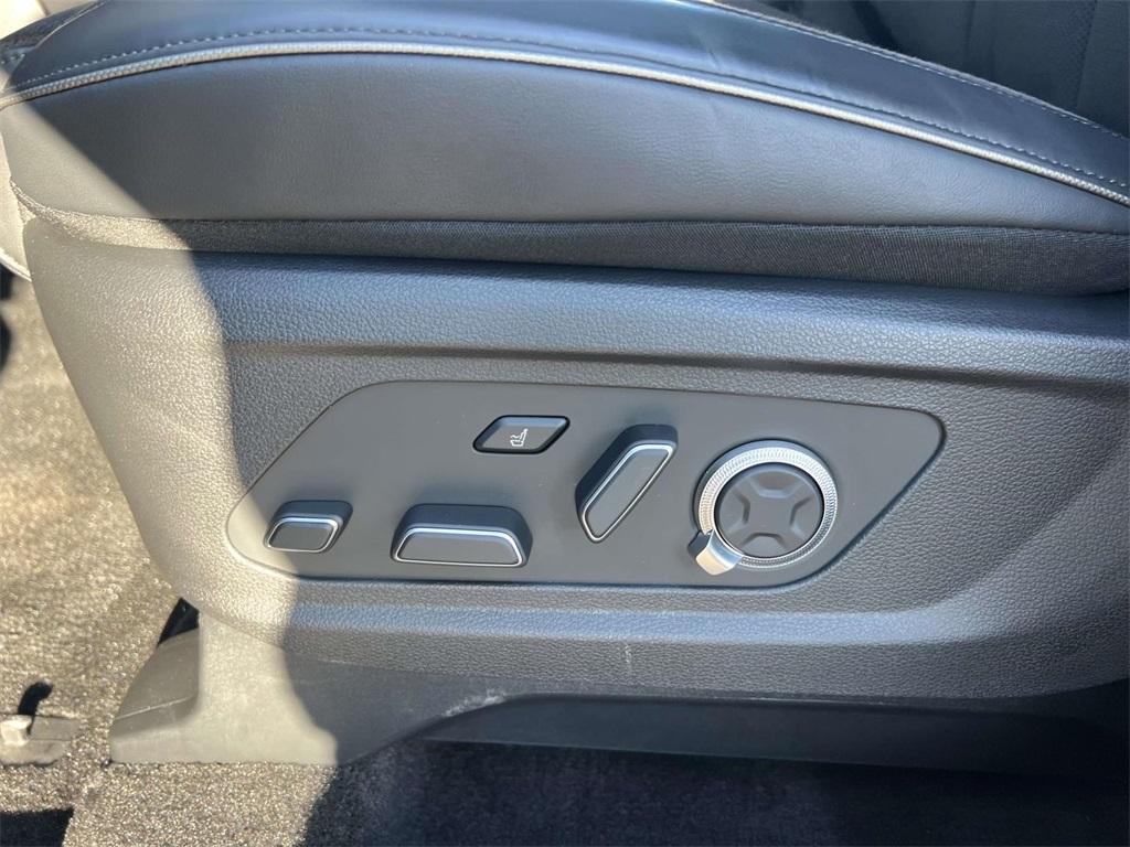 used 2025 Hyundai Palisade car, priced at $45,270