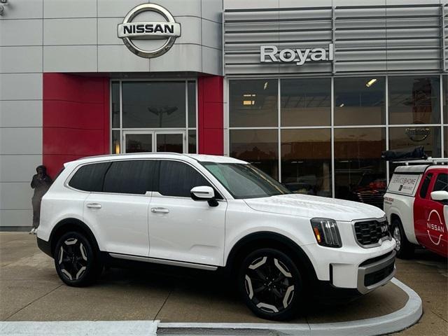 used 2023 Kia Telluride car, priced at $32,819