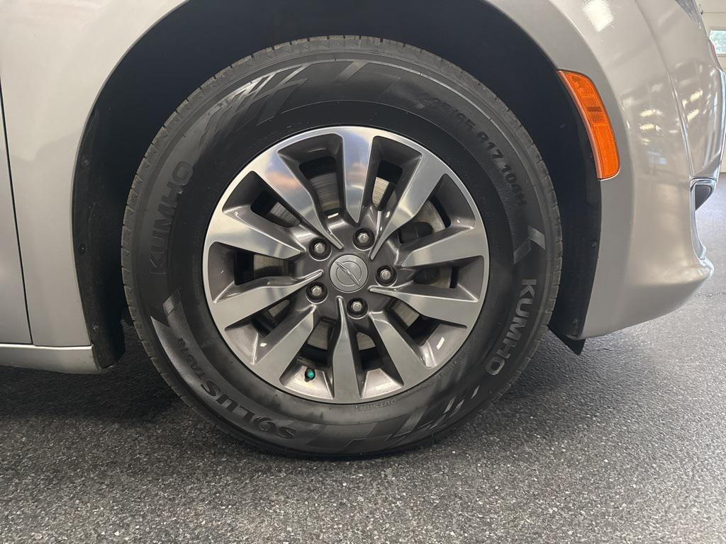 used 2019 Chrysler Pacifica car, priced at $13,290