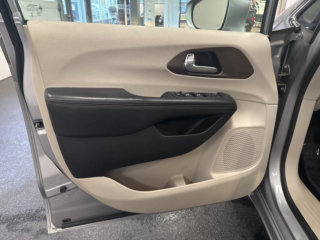 used 2019 Chrysler Pacifica car, priced at $13,290