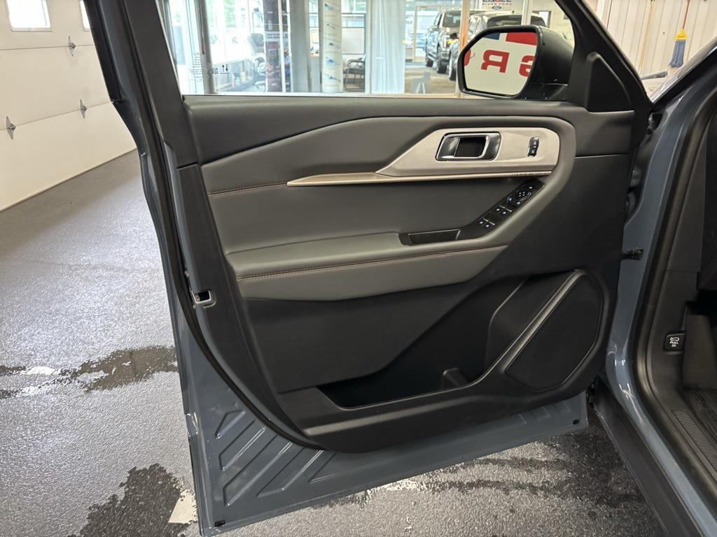 new 2025 Ford Explorer car, priced at $38,990