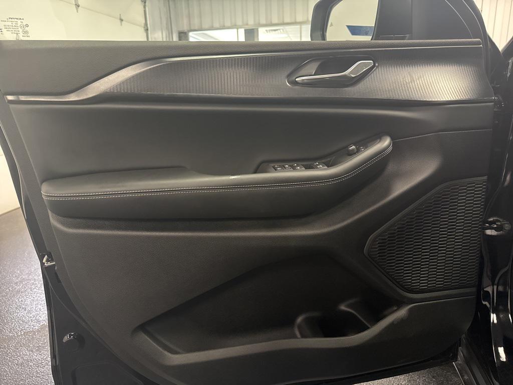 used 2025 Jeep Grand Cherokee L car, priced at $42,990