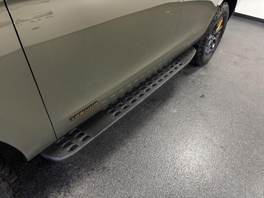 new 2025 Ford Expedition car, priced at $80,990