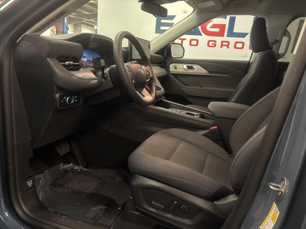 new 2025 Ford Explorer car, priced at $40,990