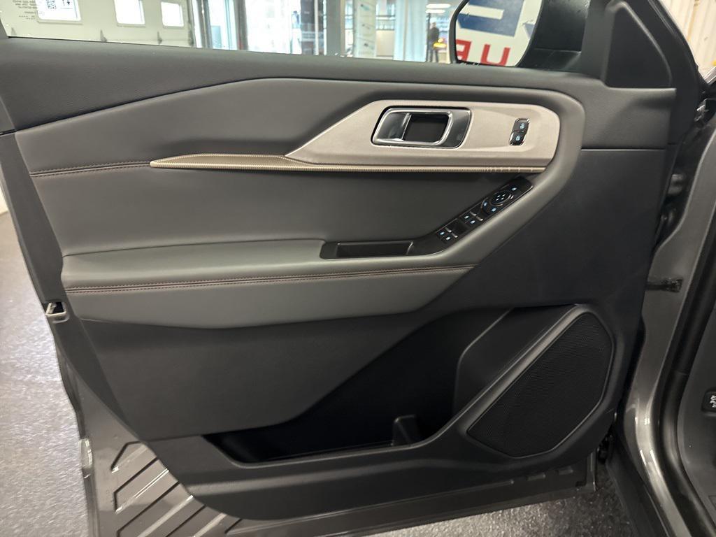 new 2025 Ford Explorer car, priced at $39,990