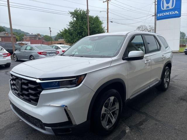 new 2025 Honda Pilot car, priced at $48,235
