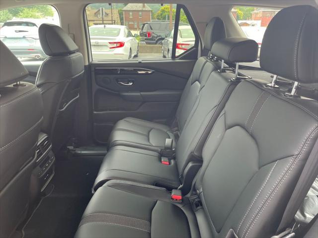 new 2025 Honda Pilot car, priced at $48,235