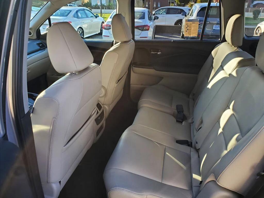 used 2022 Honda Pilot car, priced at $32,999