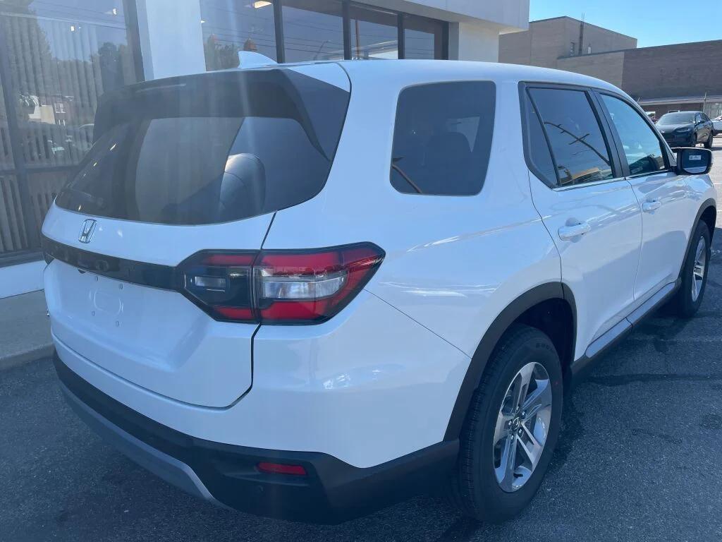 new 2025 Honda Pilot car, priced at $47,550