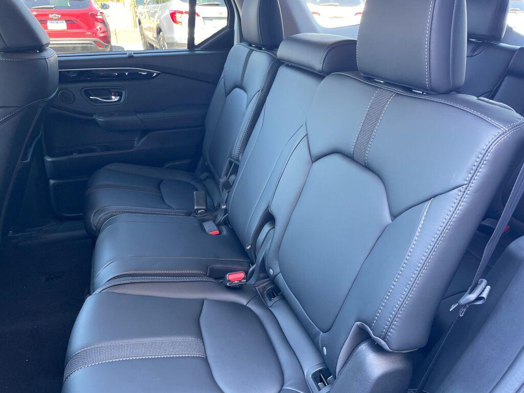 new 2025 Honda Pilot car, priced at $47,550