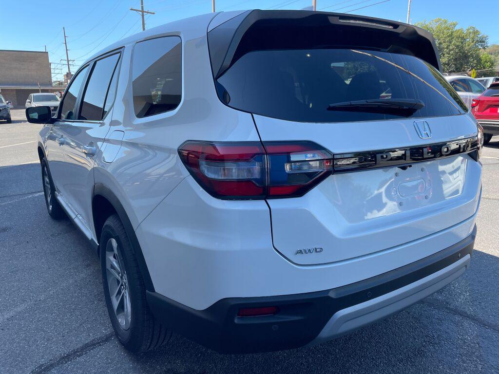 new 2025 Honda Pilot car, priced at $47,550