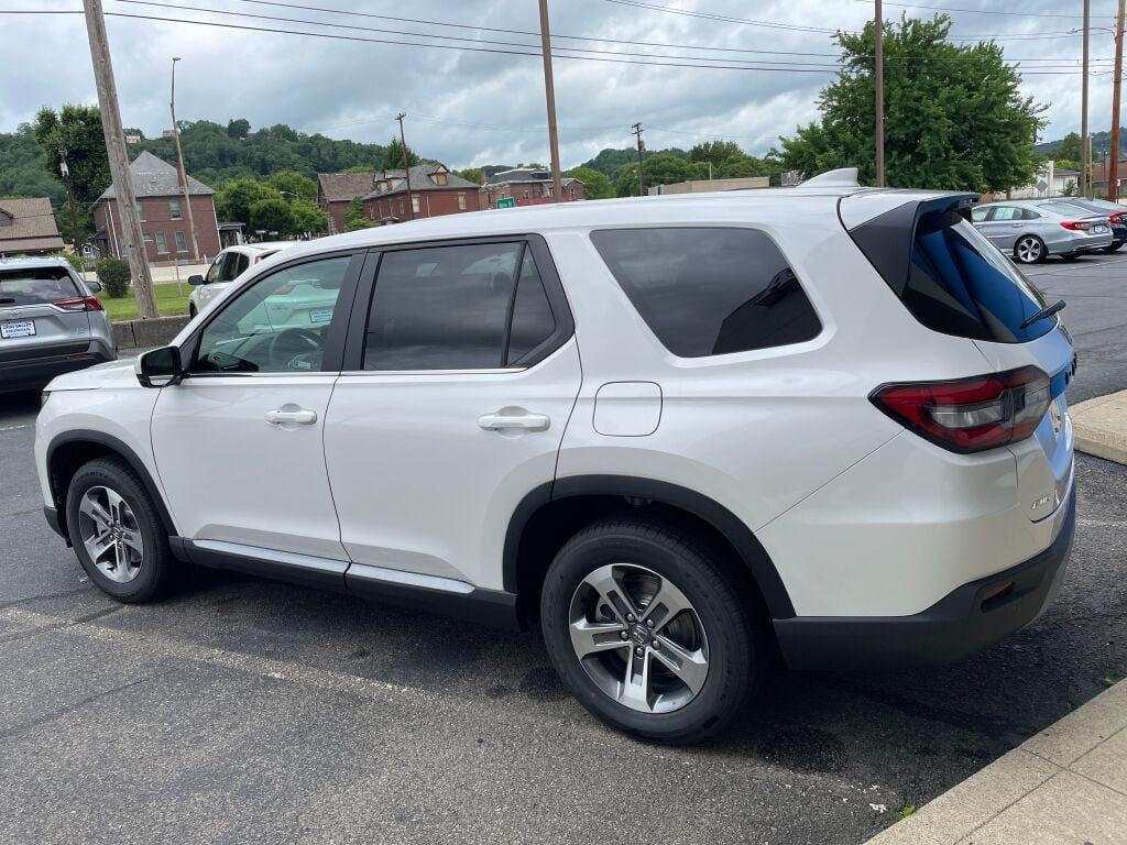 new 2025 Honda Pilot car, priced at $47,505