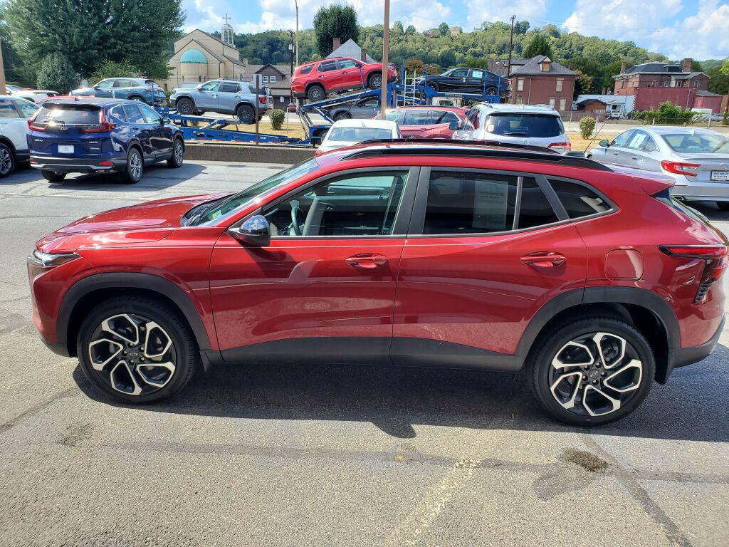 used 2025 Chevrolet Trax car, priced at $23,998