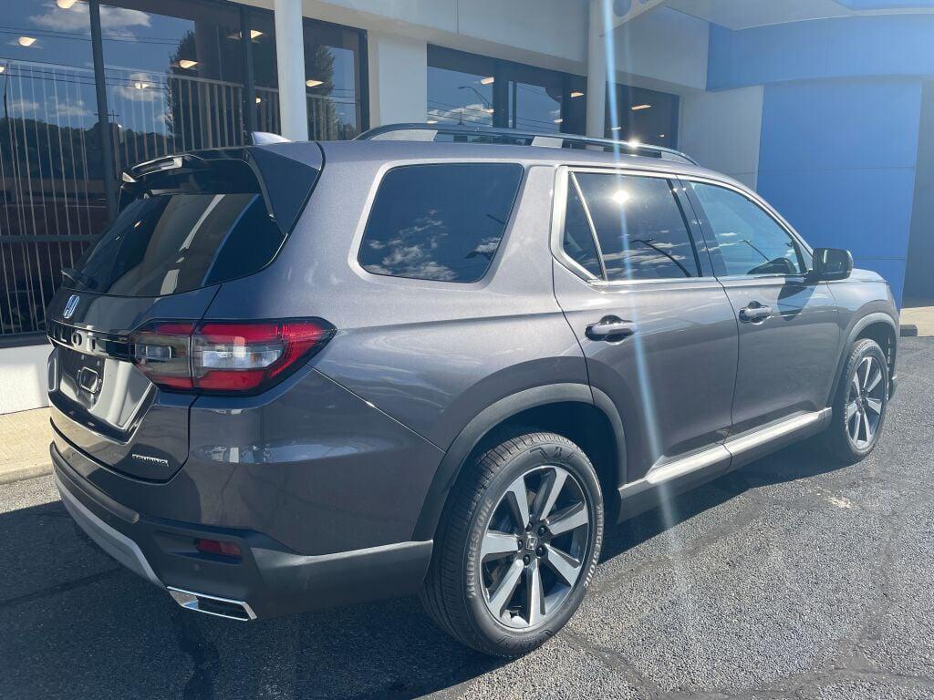 new 2025 Honda Pilot car, priced at $51,095
