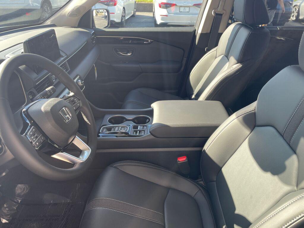 new 2025 Honda Pilot car, priced at $51,095