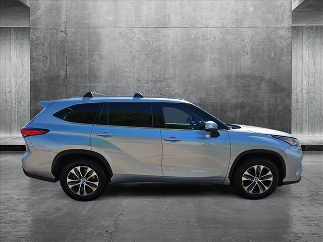 used 2020 Toyota Highlander car, priced at $27,295