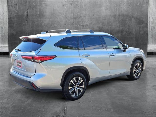used 2020 Toyota Highlander car, priced at $27,295
