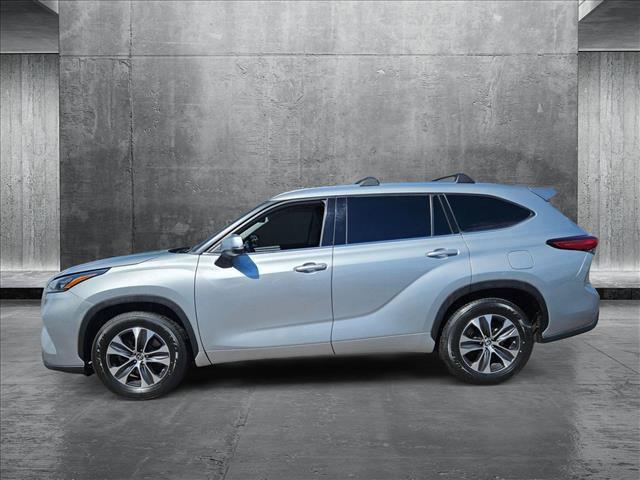 used 2020 Toyota Highlander car, priced at $27,295