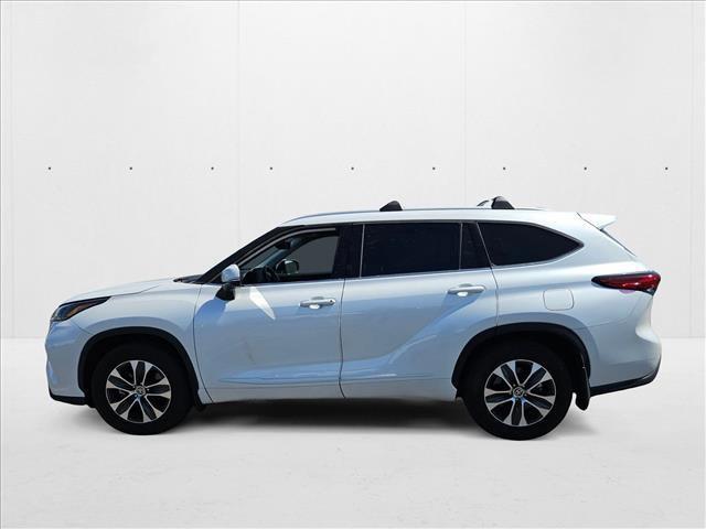 used 2022 Toyota Highlander car, priced at $32,399