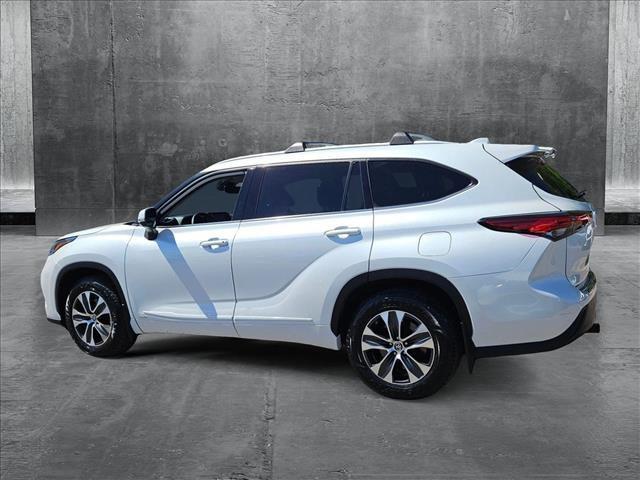 used 2022 Toyota Highlander Hybrid car, priced at $33,679