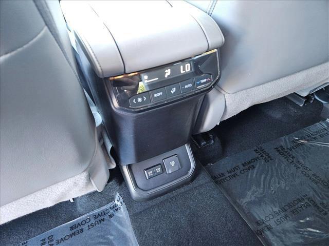 used 2021 Toyota Highlander car, priced at $34,389