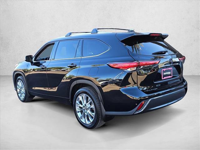 used 2021 Toyota Highlander car, priced at $34,389