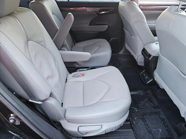 used 2021 Toyota Highlander car, priced at $34,389