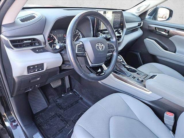 used 2021 Toyota Highlander car, priced at $34,389