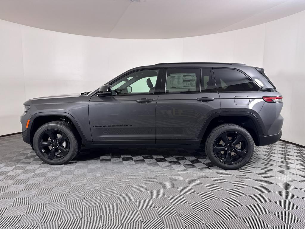 new 2025 Jeep Grand Cherokee car, priced at $43,375