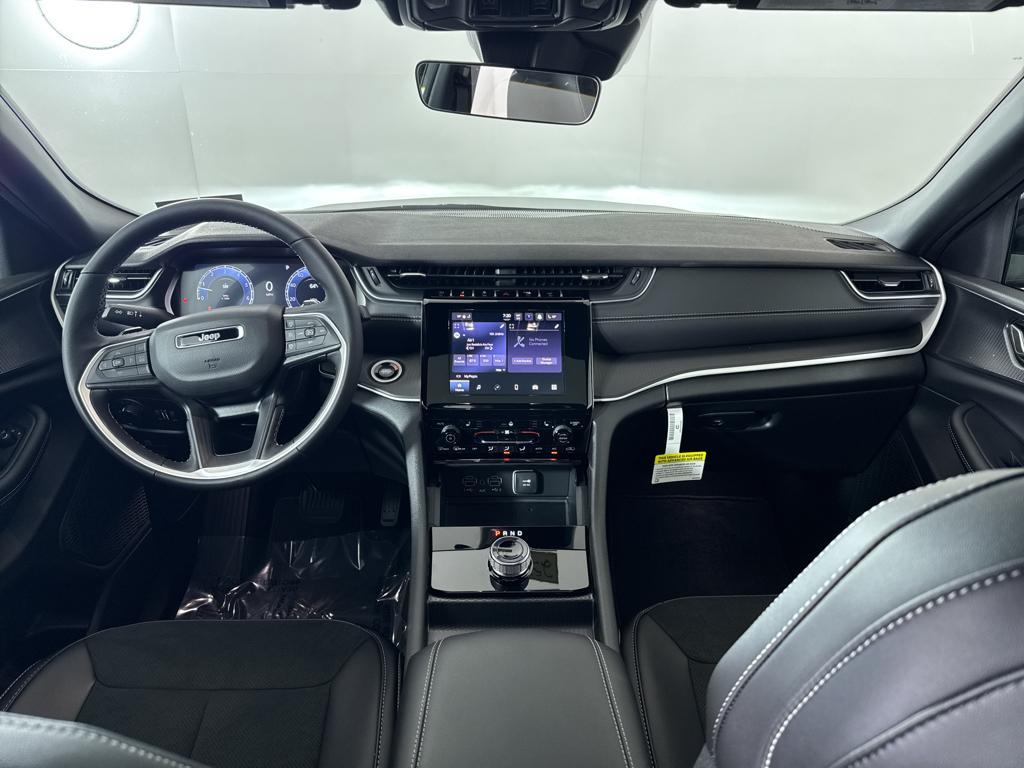 new 2025 Jeep Grand Cherokee car, priced at $43,375