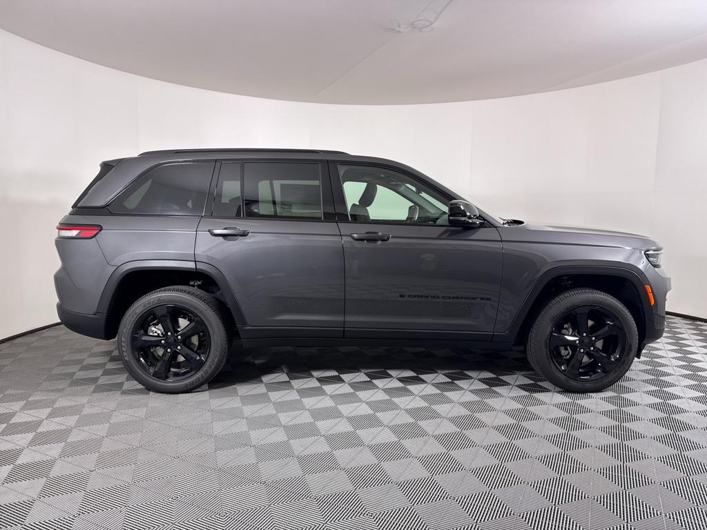 new 2025 Jeep Grand Cherokee car, priced at $43,375