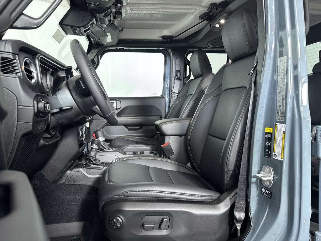 new 2025 Jeep Gladiator car, priced at $45,215