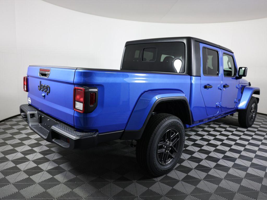 new 2024 Jeep Gladiator car, priced at $42,326