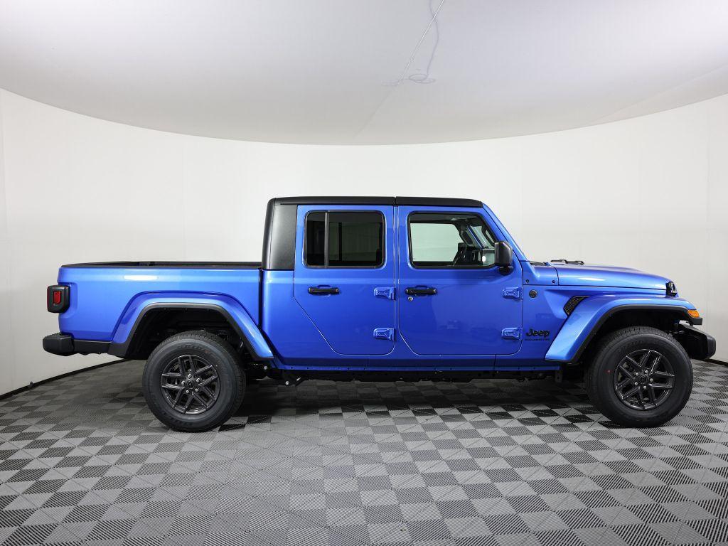 new 2024 Jeep Gladiator car, priced at $42,326