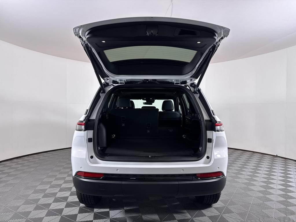 new 2025 Jeep Grand Cherokee car, priced at $41,135