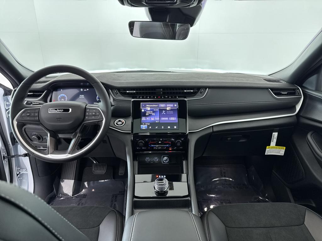 new 2025 Jeep Grand Cherokee car, priced at $41,135