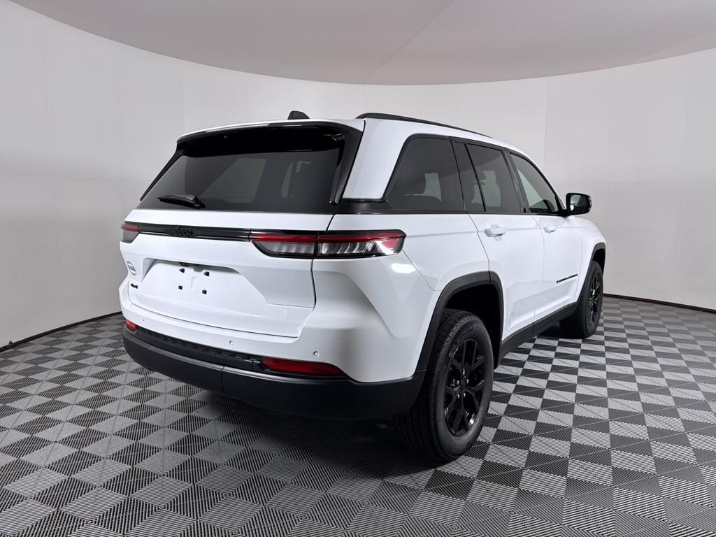 new 2025 Jeep Grand Cherokee car, priced at $41,135