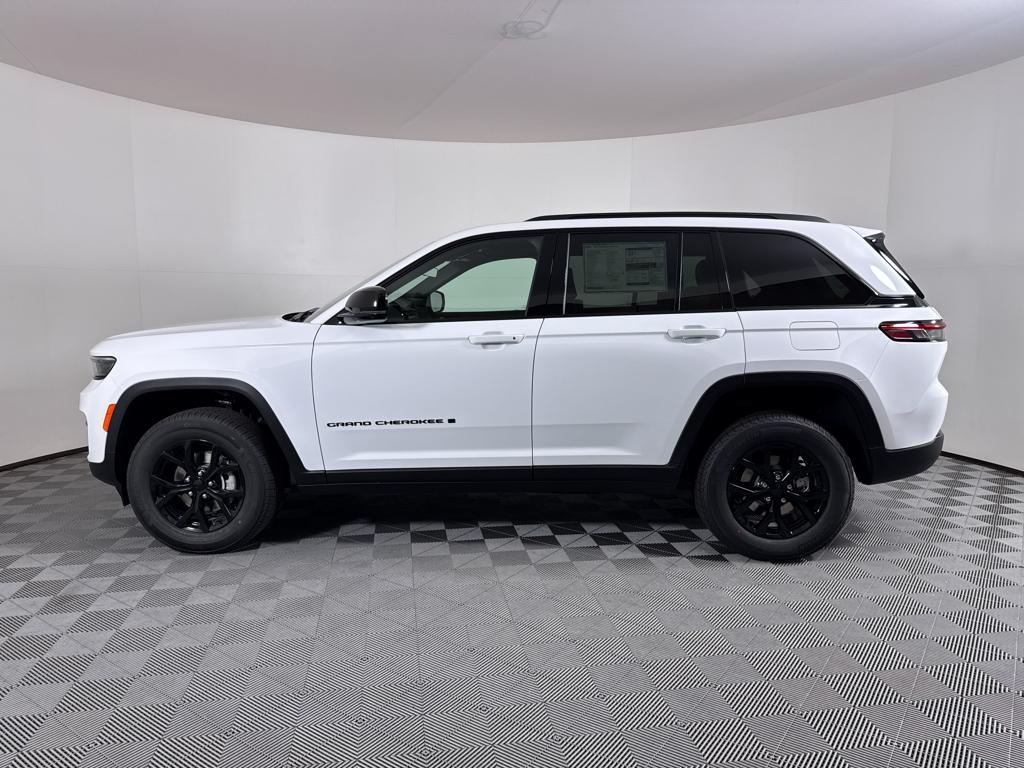 new 2025 Jeep Grand Cherokee car, priced at $41,135