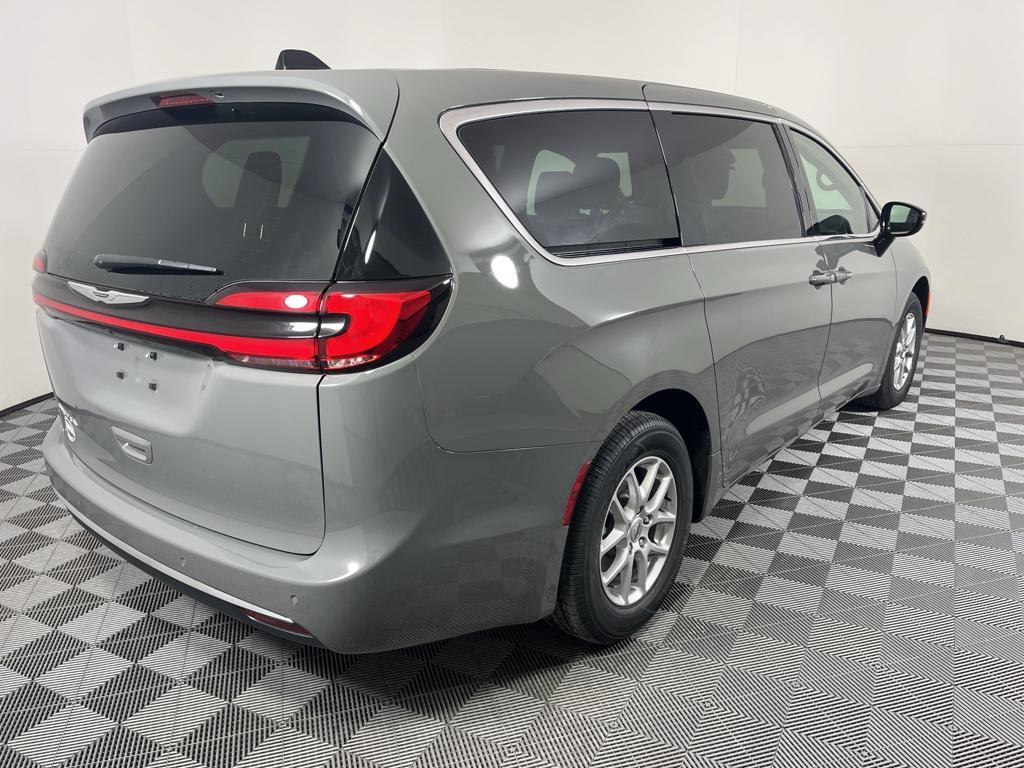 new 2025 Chrysler Pacifica car, priced at $40,140