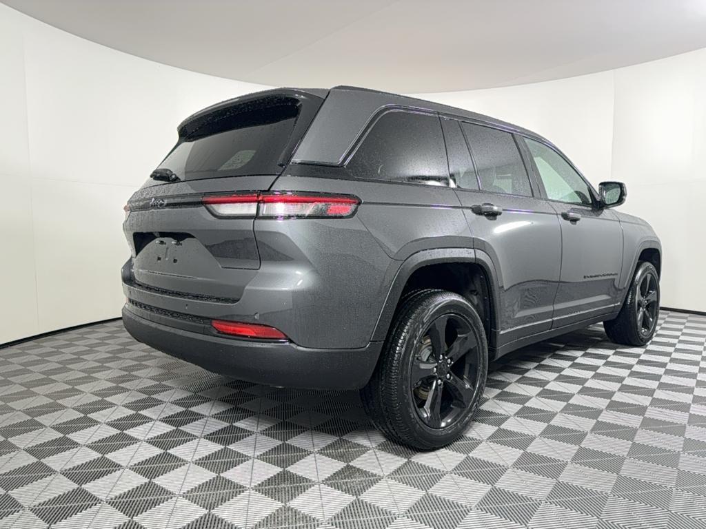 new 2025 Jeep Grand Cherokee car, priced at $45,675