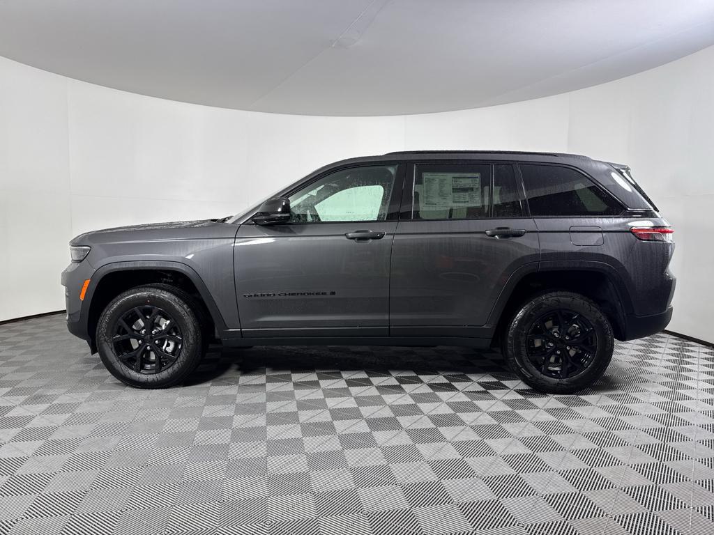 new 2025 Jeep Grand Cherokee car, priced at $41,730