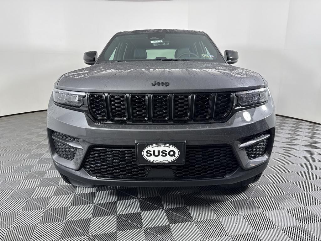 new 2025 Jeep Grand Cherokee car, priced at $41,730