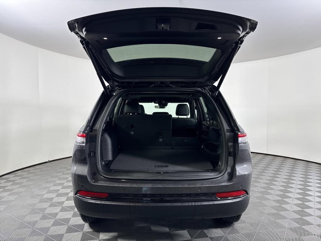 new 2025 Jeep Grand Cherokee car, priced at $41,730
